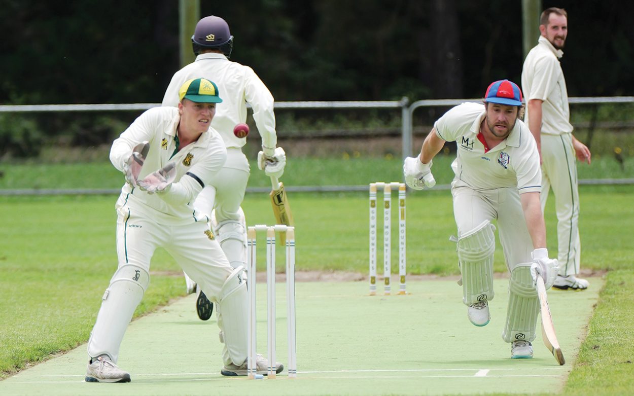 Mornington melt: Mt Eliza bowled Mornington out for just 96 runs on Saturday. Picture: Paul Churcher